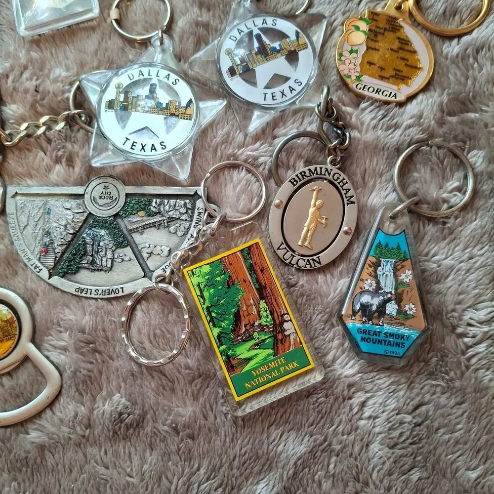 26 Vintage Southern USA Travel Souvenirs - Keychains - Alabama, Georgia - 90s